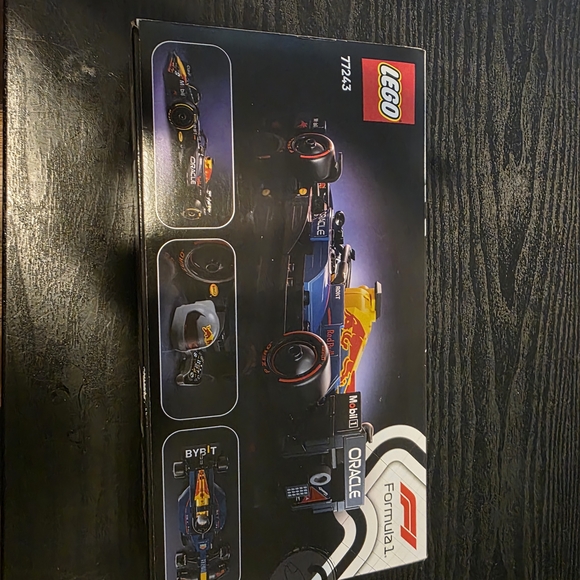 LEGO Speed Champions Oracle Red Bull Racing Set - Picture 2 of 2